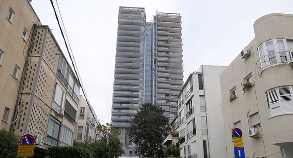 מגדל אסותא ברחוב ז'בוטינסקי בתל אביב