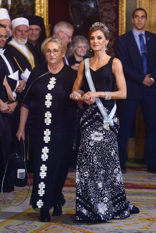 רעיית הנשיא נחמה ריבלין בשמלה של משכית, לצד מלכת ספרד לטיסיה