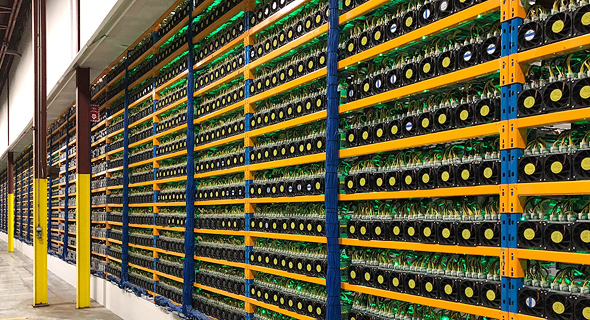 Bitfarms' server farm. Photo: Marcelo Lavintmann