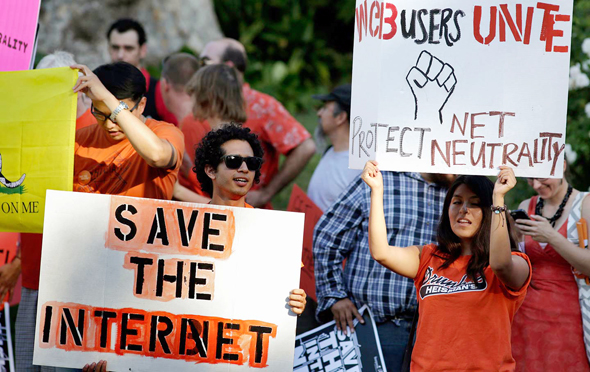 הפגנה בארה"ב נגד ביטול ניטרליות הרשת
