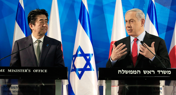 Japanese Prime Minister Shinzo Abe with Israeli Prime Minister Benjamin Netanyahu. Photo: EPA