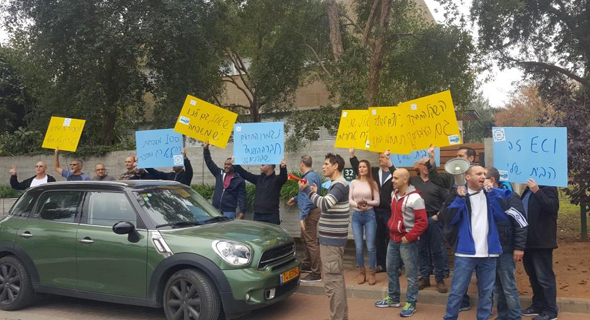 עובדי ECI מפגינים, היום, צילום: באדיבות דוברות ההסתדרות.