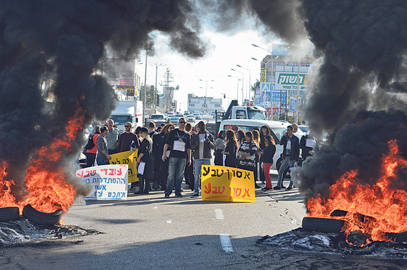 Teva Medical employees protesting layoffs in Ashdod. Photo: Avi Rokach