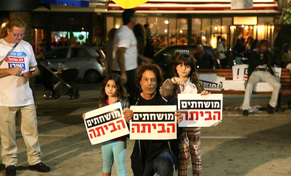 הפגנת המחאה נגד השחיתות בתל אביב, הערב