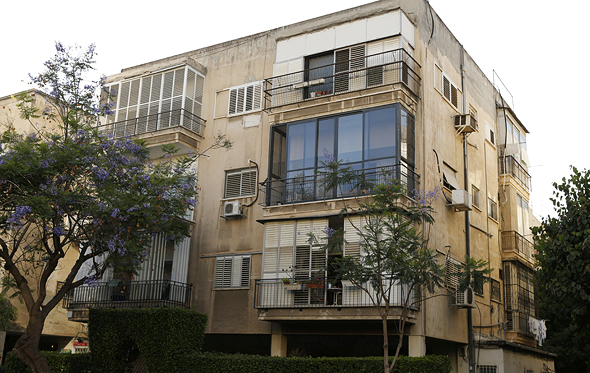  בניין בתל אביב לפני תמ"א 38. אף יזם לא מתכנן לשלם את ההיטל עבור הבעלים 