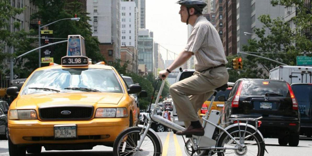 ניו יורק נגד האופניים החשמליים: קנסות לבעלי עסקים שמעסיקים את הרוכבים כשליחים