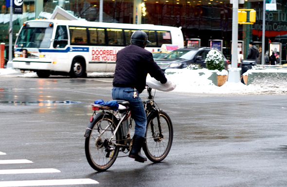 אופניים חשמליים. כלי העבודה של מהגרים רבים, צילום: Flickr / William Ward