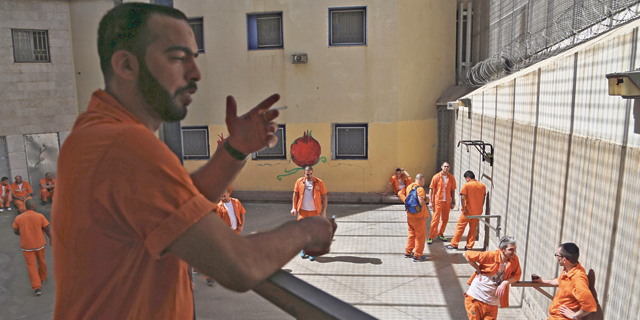 אסירים בבית הכלא רימונים, צילום: צביקה טישלר