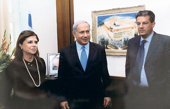 בנימין נתניהו עם דליה ויובל רבין ביום הזיכרון לרצח רבין ב-2010, צילום: עמוס בן גרשום