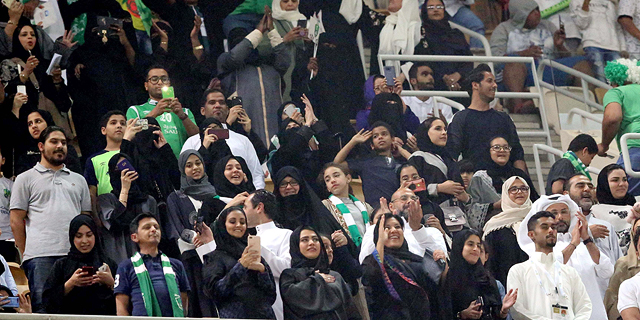 בסעודיה לא מעכלים את כניסת הנשים לאצטדיוני הכדורגל 