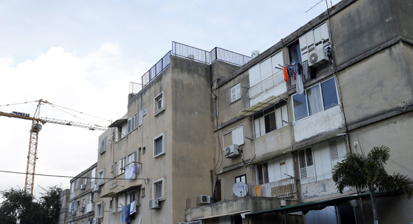 בניין המיועד להתחדשות עירונית בגבעת שמואל. "דיירים כבר פחות חותמים היום למאכערים"  