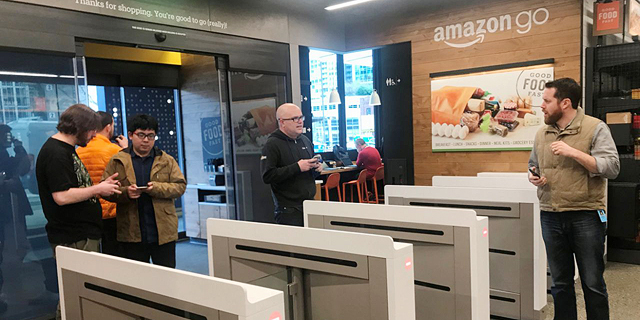 בלי להמתין בתור: חנות אמזון ראשונה ללא קופות נפתחה בסיאטל