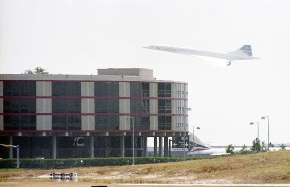 הקברניט נמל תעופה טיסה מטוס נוסעים, צילום: Houston Chronicle