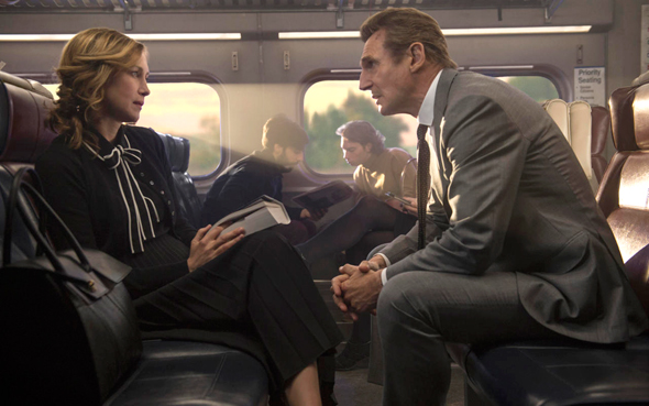 ליאם ניסן עם ורה פרמיגה ב”הנוסע". תחתית הרכבת , צילום: אי.פי