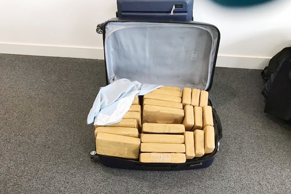 תכולות המזוודות, צילום: Home Office/Border Force