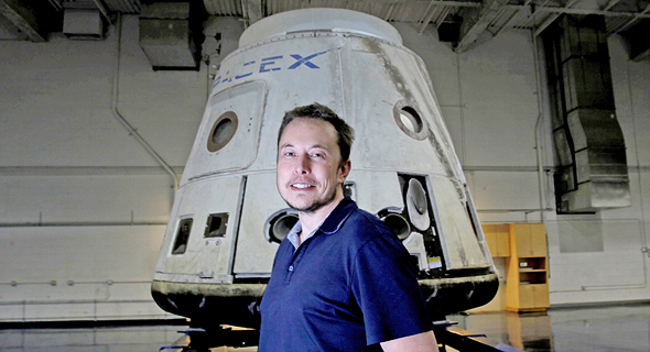 אילון מאסק וחללית מיזם SpaceX   , צילום: אם סי טי