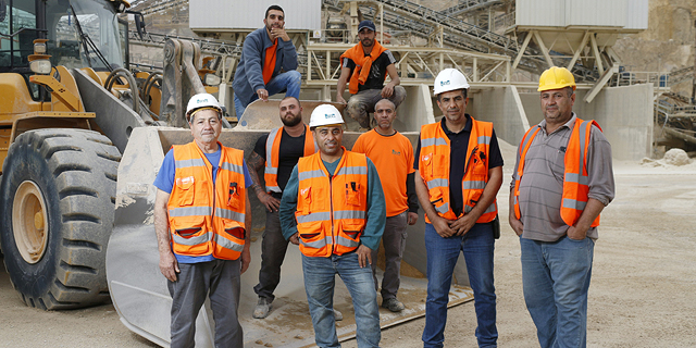 כמו בפייסבוק: חברת הבנייה הישראלית שפינקה את העובדים ב-70 מיליון שקל