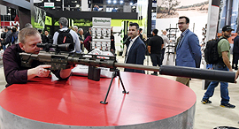 People visit a weapons expo in Nevada. Photo: AFP