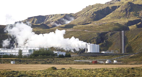 תחנת כוח גיאו תרמית באיסלנד, צילום: בלומברג