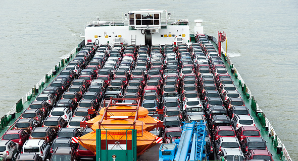 רכבים על אונייה, צילום: שאטרסטוק