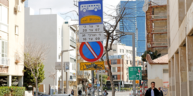 הנתיב לתחבורה ציבורית ברחוב מרמורק, ליד כיכר הבימה, בתל אביב. 250 מטר שמכניסים מיליון שקל בחודש, צילום: עמית שעל