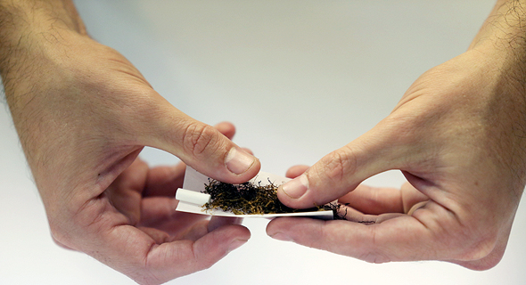 סיגריות מגולגלות. מנדלבליט נתן "אור ירוק" לעתירה של המיזם למיגור העישון והאגודה למלחמה בסרטן