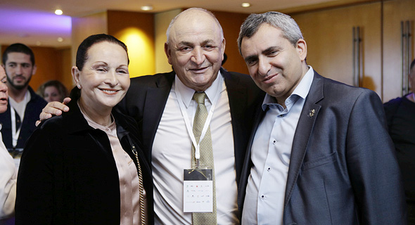 מימין: זאב אלקין ויצחק וחיה תשובה בוועידה, צילום: עמית שעל
