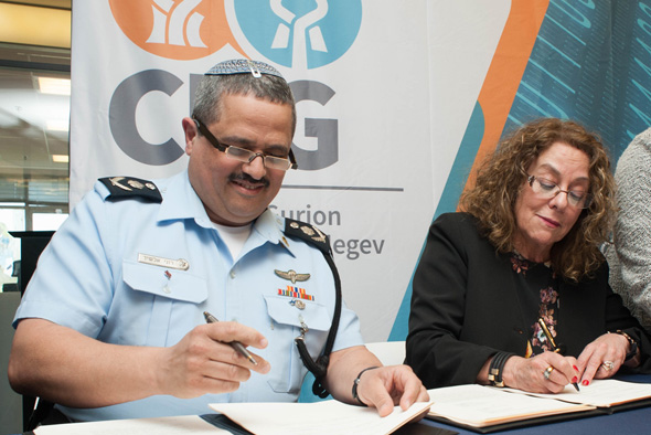 Israel Police Commissioner Roni Alsheikh, left, and BGU President Prof. Rivka. Photo: PR