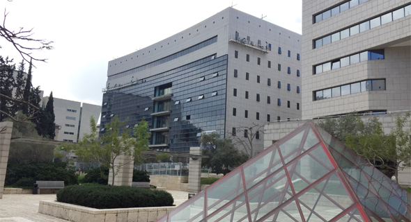 בניין משרדים בקרית הממשלה בחיפה. חברי קבוצות הרכישה מעתיקים את ההשקעה קרוב לביתם 