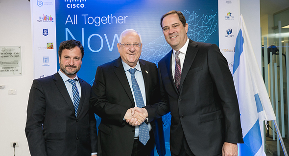 Cisco CEO Chuck Robbins (right), Israeli President Reuven Rivlin and Cisco Israel CEO Oren Sagi. Photo: Tomer Foltyn