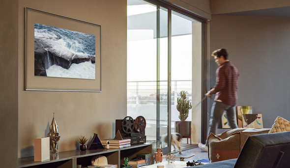 הפיתוח הקודם: הטלוויזיה הופכת לאחת התמונות על הקיר, צילום: Samsung 