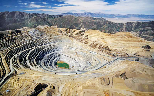 מכרה נחושת בזמביה. אפריקה מספקת חומרי גלם