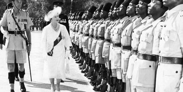 עידן הקולוניאליזם: מלכת בריטניה בביקור בגאנה
