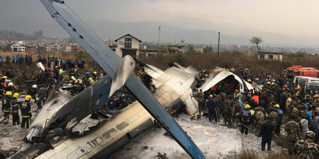 מטוס נוסעים התרסק בשדה התעופה של קטמנדו ועלה באש