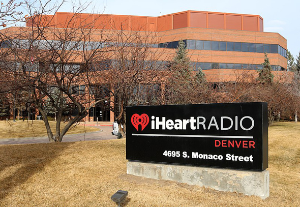 iHeartRadio. מפעית שידורי הרדיו הגדולה ביותר בארה"ב