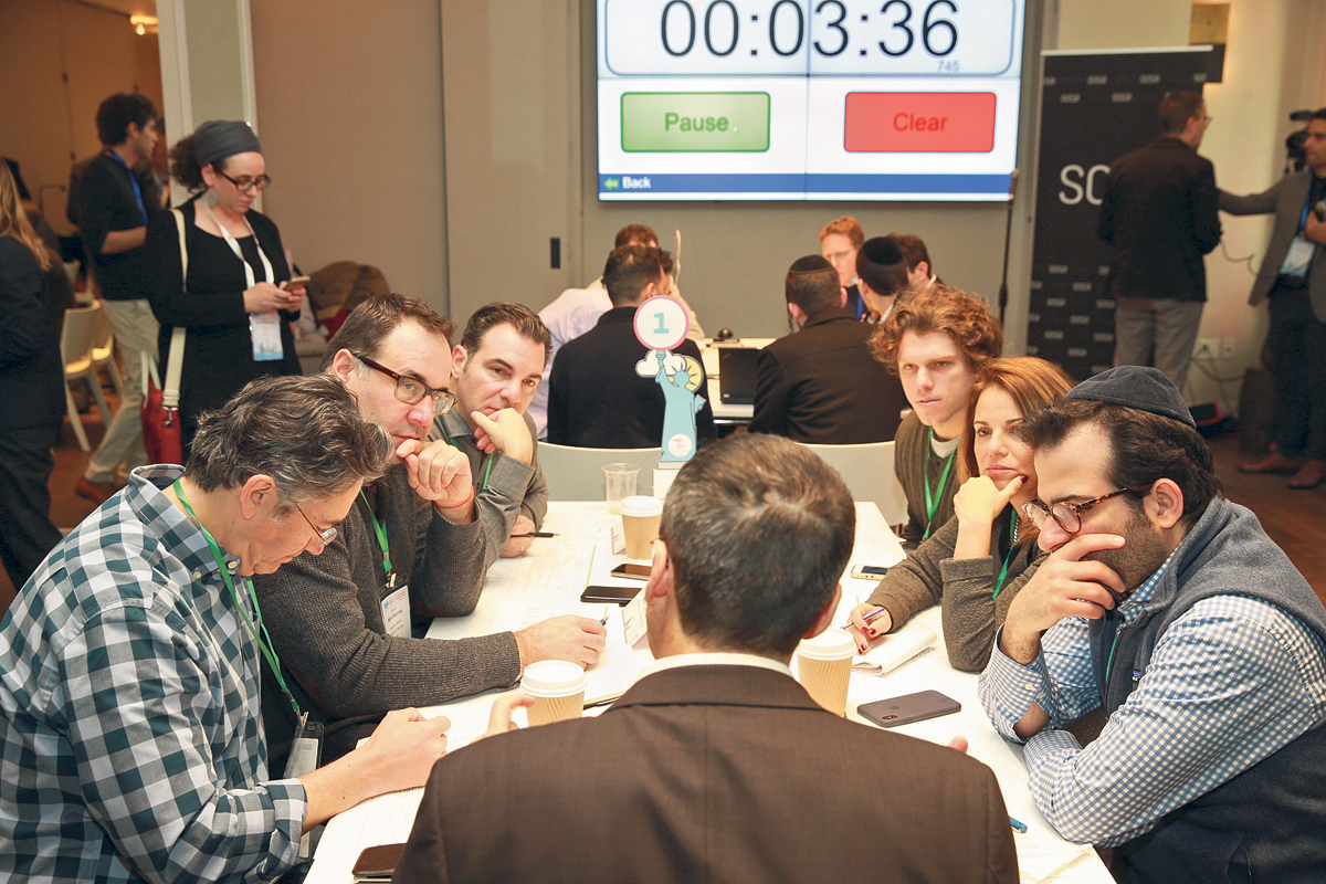 Investors meeting with entrepreneurs at Meet & Pitch. Photo: Orel Cohen