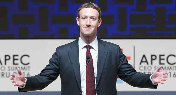 מייסד פייסבוק מארק צוקרברג. עדיין מגלגל את האחריות