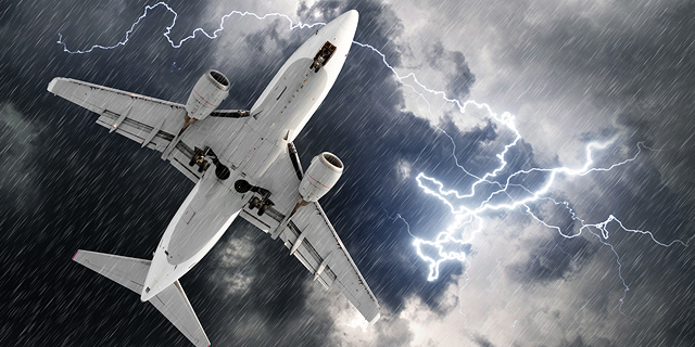 מערבולת של חיים ומוות: האם כיס אוויר יכול להפיל מטוס נוסעים?