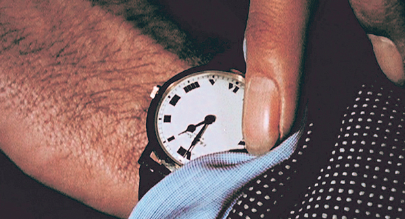 רגע אחד לדוגמה מתוך “השעון”. 24 שעות על אובססיה וזמן