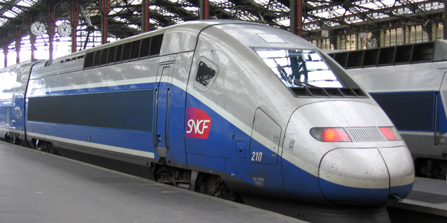 עובדים 3 ימים בשבוע - עובדי הרכבת בצרפת פותחים בשביתה בת 3 חודשים