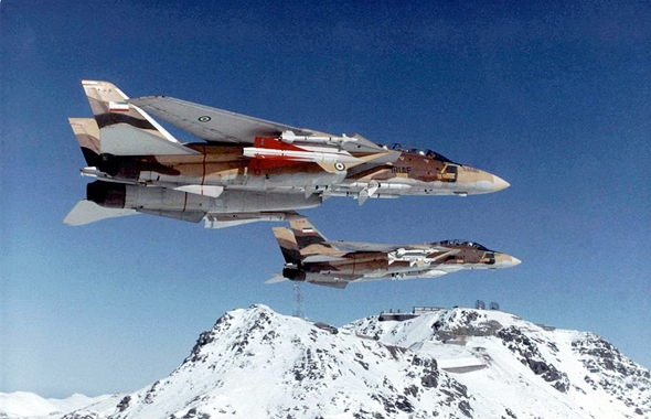 מטוסי F14 בשירות איראן, תחת כנפיהם טילי נ"מ הוק, שהותאמו לשיגור מוטס