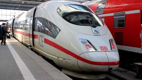 רכבת של דויטשה באן במינכן. המסילות במצב ירוד