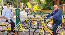 Ofo Israel's general manager Imri Galai (left) and Israel Zinger, the mayor of Ramat Gan. Photo: Shl