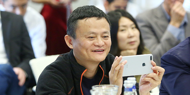 Alibaba founder and CEO Jack Ma meeting Israeli entrepreneurs. Photo: Dror Sithakol
