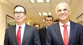 Steve Mnuchin and Moshe Kahlon. Photo: Noam Rivkin