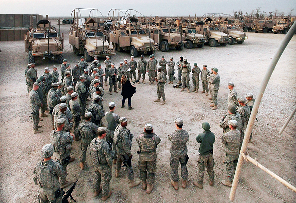 חיילים אמריקאים בעיראק. "אנחנו לא יכולים לצאת משם", צילום: אי פי איי