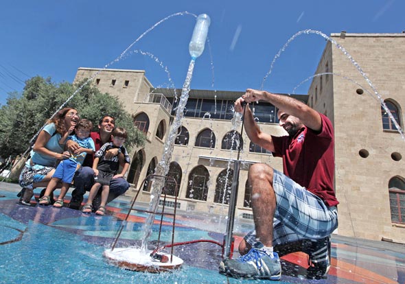פעילות הדגמות מים במדעטק חיפה, צילום: איל אמיר