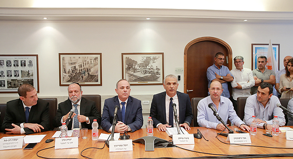 מסיבת עיתונאים במשרדי חברת החשמל בתל אביב לרגל החתימה על הרפורמה במשק החשמל
