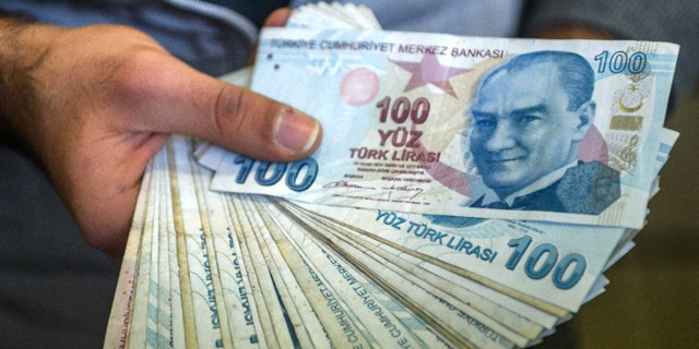 משבר בטורקיה: הלירה ממשיכה לצלול מול הדולר