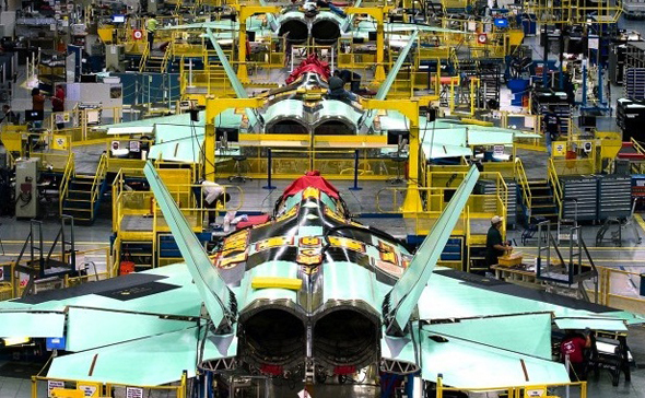 מטוסי F22 אמריקאיים בפס ייצור במפעל לוקהיד מרטין